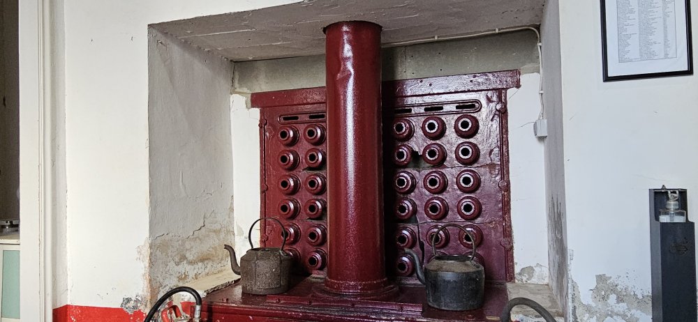 Čajová továrnička Fábrica de Chá Gorreana je i nejstarší továrnou na čaj v Evropě. Jejich zelený i černý čaj můžete na místě přímo ochutnat. 