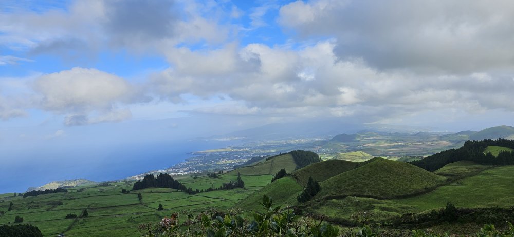 Ostrovní krajina na Sao Miguel nabízí jedinečné výhledy. Azory