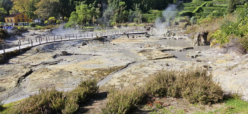 Jedna z největších geotermálních lokalit na Sao Miguel je v oblasti Furnas, respektive ve Vale das Furnas. Údolí je jednou z nejaktivnějších geotermálních oblastí na světě.