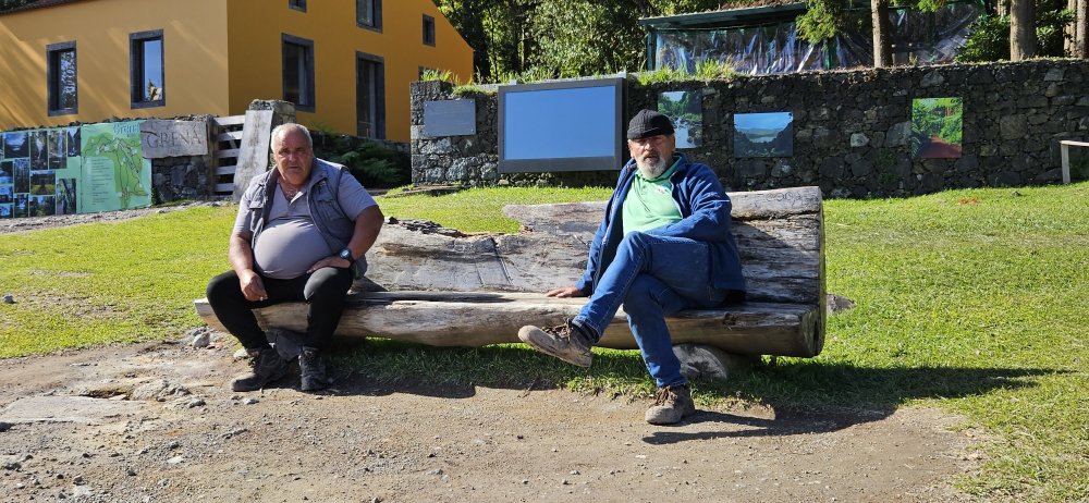 Svoji práci v proslulém Vale das Furnas tito chlapíci berou velice vážně a jako obsluha těžkých geotermálních hrnců tady působí už podle svých slov desítky let. 
