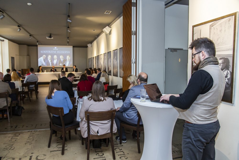 Business breakfast na téma Korporátní dluhopisy v galerii Café Louvre