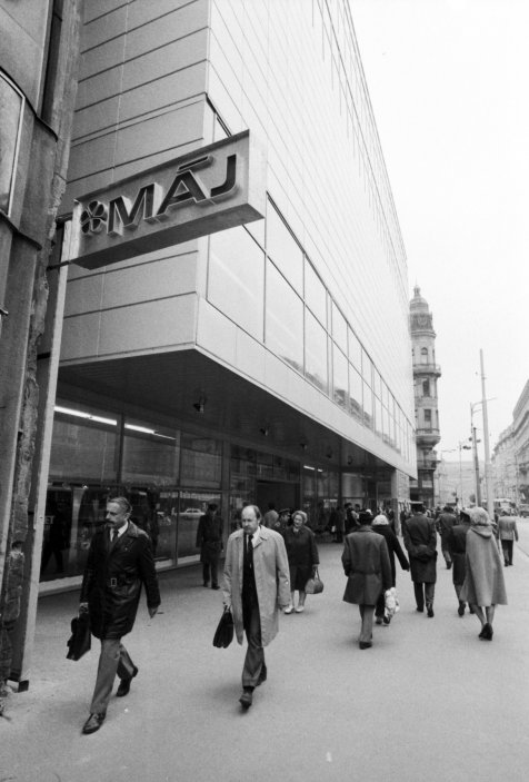 Stavbu realizovaly švédské stavební firmy SIAB a ABV Stockholm