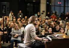 Ondřej Pivec a jeho Organic Trio (Libor Šmoldas, Jakub Doležal) - tentokrát v sestavě bez bicích. 