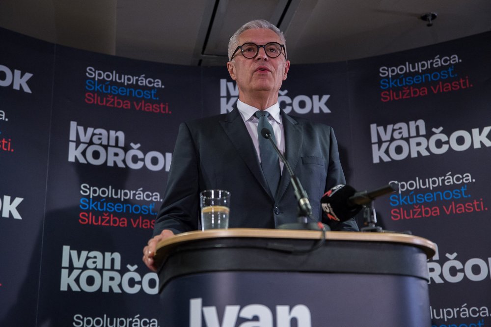 Slovensko o tomo víkendu rozhodne, kdo vystřídá Zuzanu Čaputovou v prezidentské funkci. Mírným favoritem voleb je Ivan Korčok (na snímku)