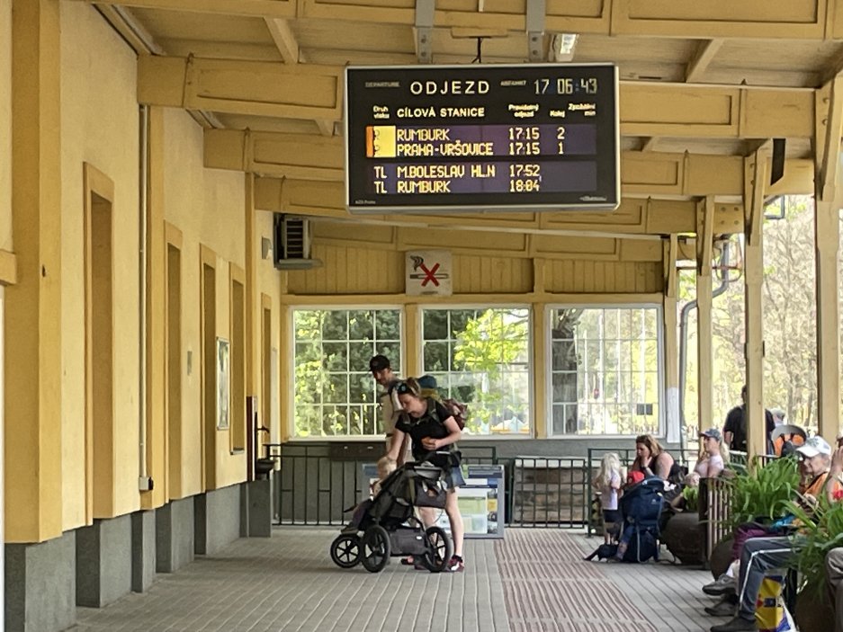 Vlak dorazil na nádraží v Doksech přesně