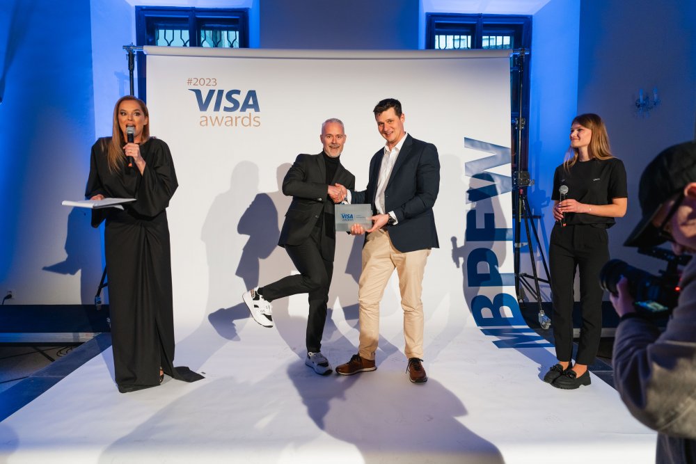 Ocenění za největší podíl aktivních karet v portfoliu Visa si odnesla Česká spořitelna