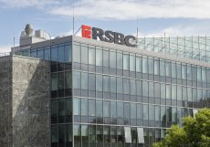 Česká investiční skupina RSBC Roberta Schönfelda koupila předního evropského producenta zbraní, rakouskou STEYR ARMS