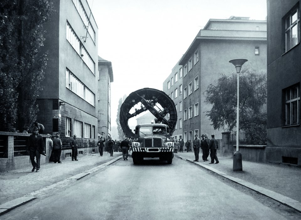 Převoz štítu roku 1970