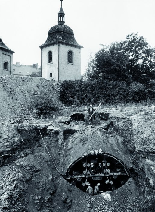 Prorážka tunelu v roce 1970