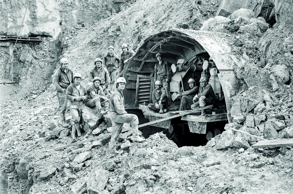 Mechanizovaný štít. Rok 1975