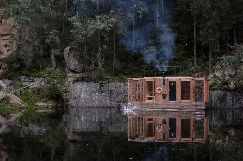 Sauna na zatopeném lomu v Lipnici nad Sázavou nabízí kromě zdravého pocení i výhled do přírody.