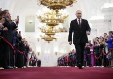 Putin v Kremlu složil přísahu a oficiálně se znovu ujal prezidentského úřadu