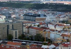 První pražská výšková budova pochází z let 1932 až 1934 a byla postavena na místě bývalé Pražské obecní plynárny podle návrhu mladých architektů Karla Honzíka a Josefa Havlíčka.