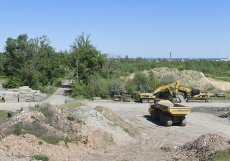 Bývalá plzeňská kasárna Slovany o rozloze 35 hektarů se mají do roku 2041 změnit v moderní zelenou čtvrť s 3200 byty, školou, dvěma školkami, obchody a kancelářemi