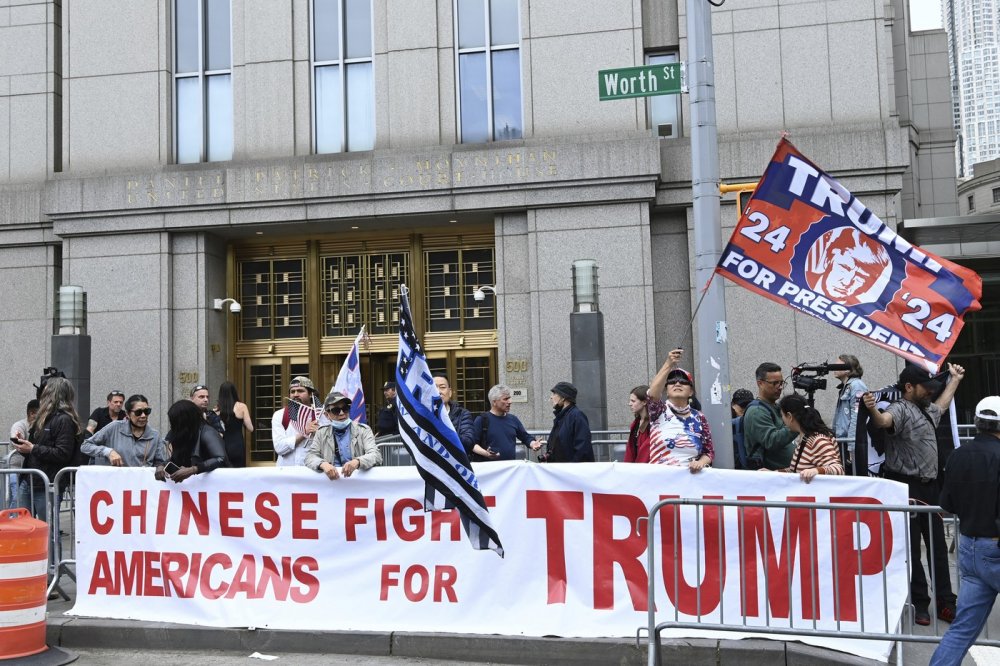 Trumpovi příznivci před soudem v New Yorku