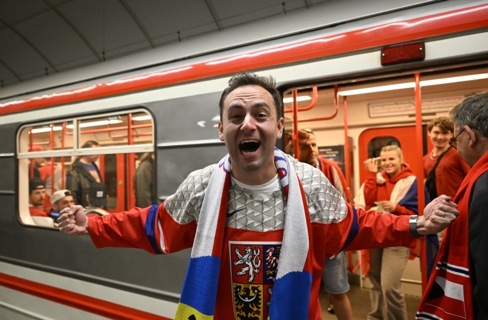 Slavící fanoušci Česka