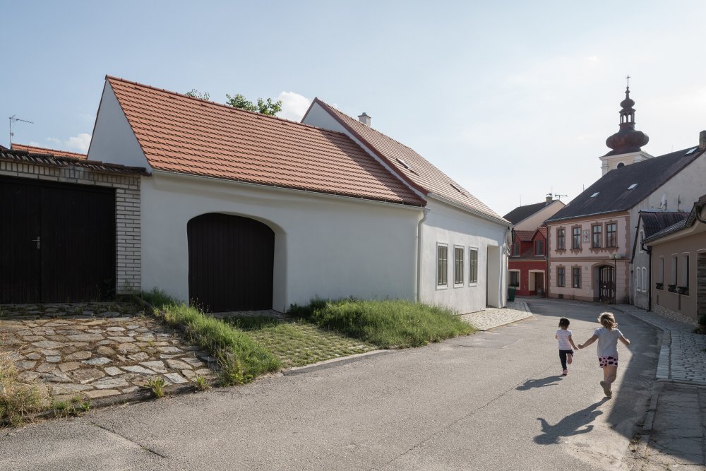 Weinzettlovi koupili dva objekty v historické části. Ty posléze spojili do jednoho celku.