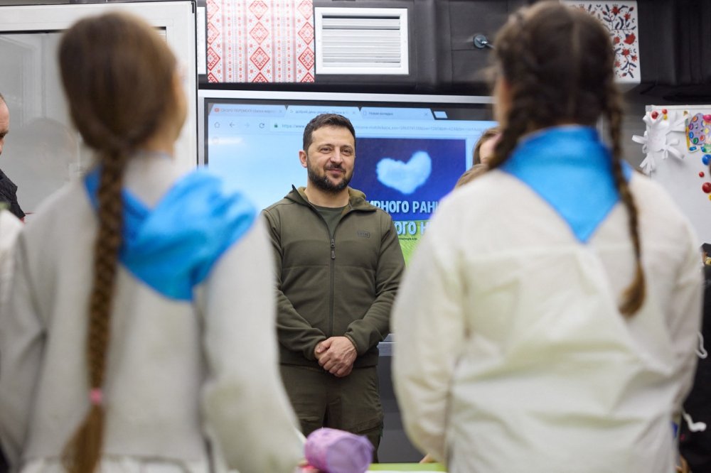 Vyučování zde navštívil i ukrajinský prezident Volodymyr Zelenský