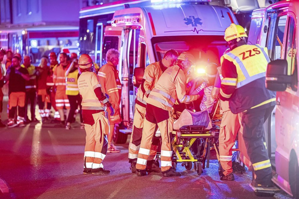 Při srážce vlaků v Pardubicích zemřeli čtyři lidé, zraněných jsou desítky