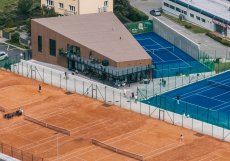 První vlaštovkou proměn brownfieldu jsou nové tenisové kurty.