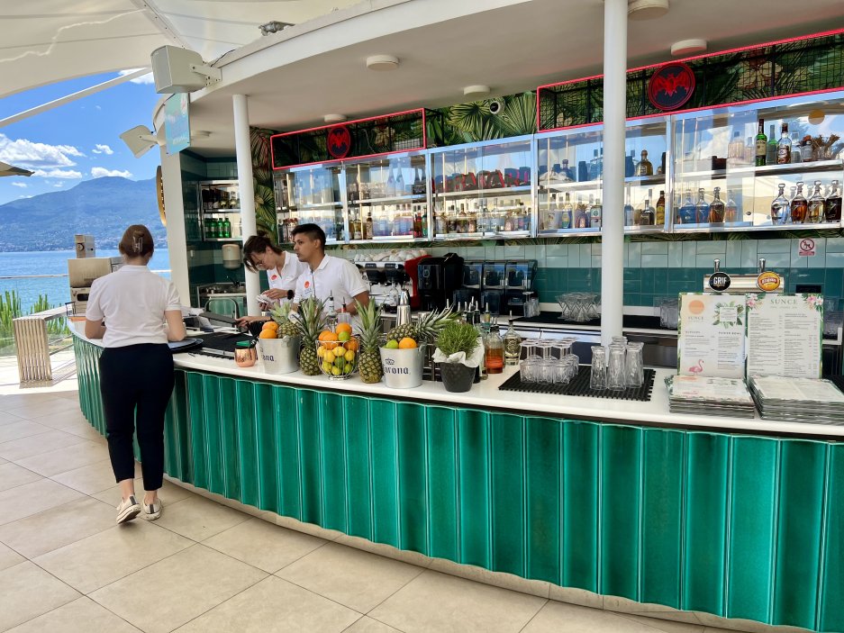 Bázenová restaurace a bar Sunce