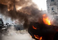 Násilné protesty provázely debatu v argentinském senátu o úsporných opatřeních, která prosazuje pravicový prezident Javier Milei