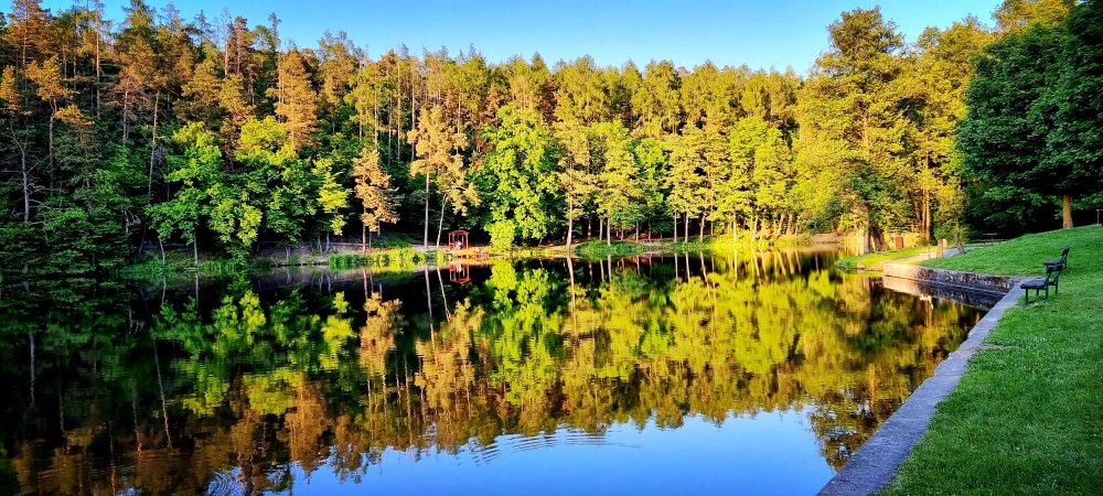Na Rokytce nicméně koupaliště vyhloubili dávno předtím, říkalo se mu „Starák“. Mimochodem tak mu někteří starousedlíci říkají dodnes. A stejně se jmenuje i hudební festival, který se se kousek od koupaliště koná tradičně koncem srpna.