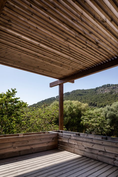 Areál leží v městečku Andratx na úpatí hory Serra de Tramuntana. 