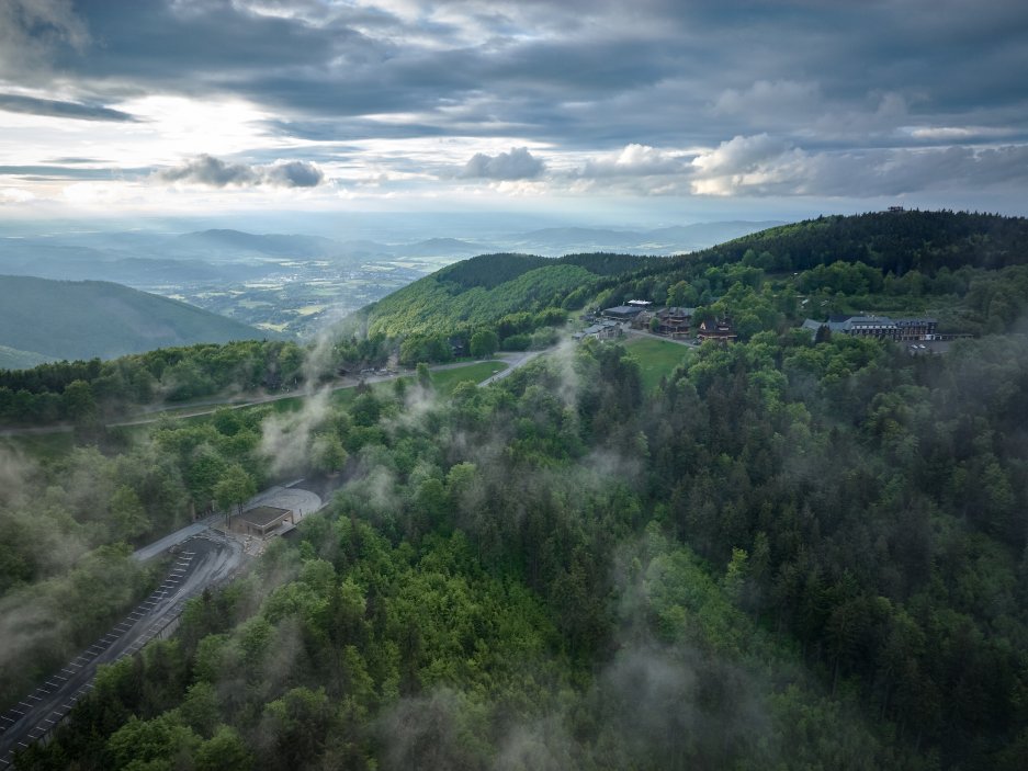 Pustevny jsou významným horským bodem a turistickým lákadlem na hřebeni Beskyd. Nabízí škálu různorodých turistických, sportovních a rekreačních aktivit. 