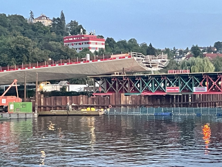 Stavba Dvoreckého mostu
