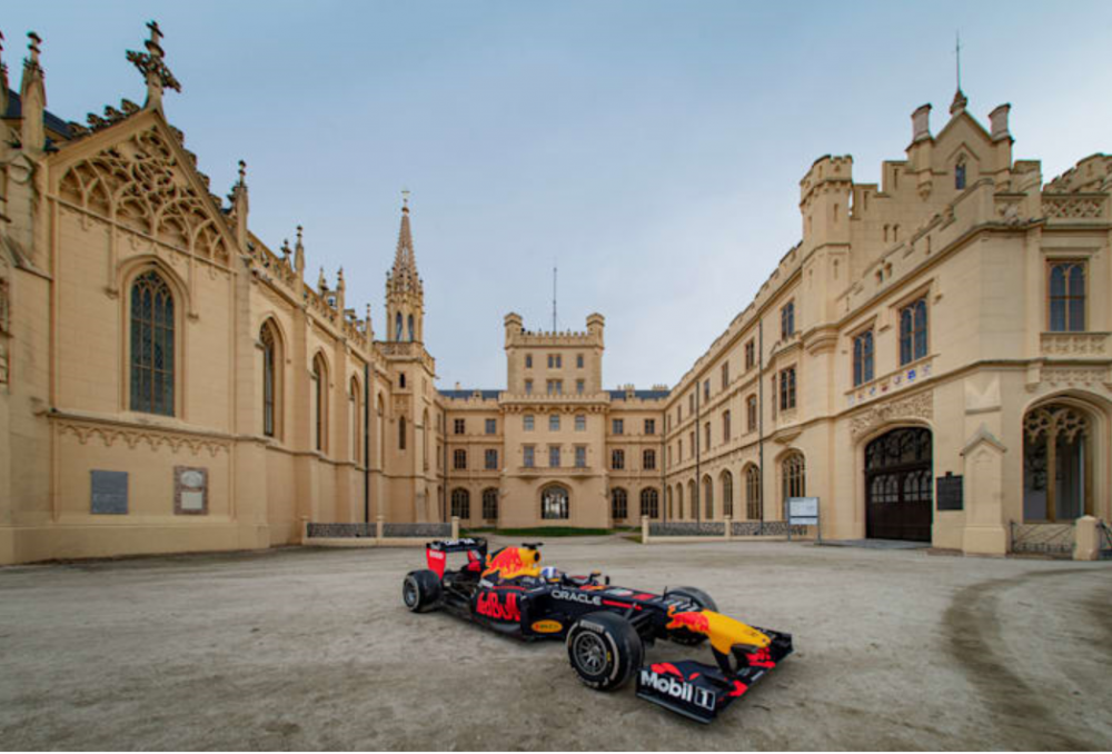 F1 v areálu zámku v moravské Lednici. 
