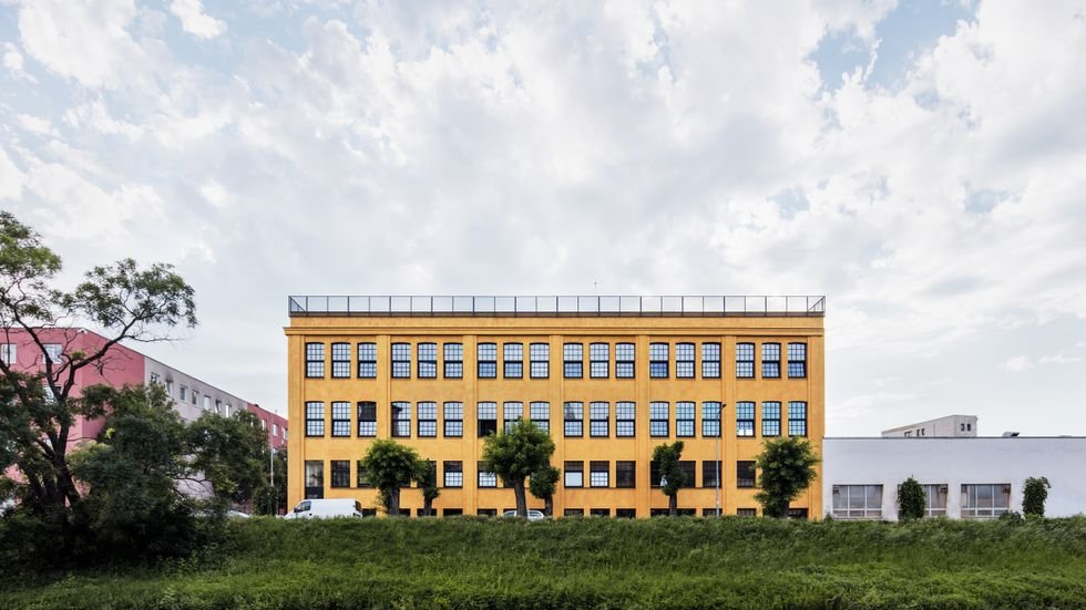 Cena Ministerstva průmyslu a obchodu ČR za konverzi původních industriálních skladů udržitelným způsobem patří projektu DADA Distrikt v Brně (KOGAA studio, 2020).