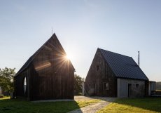 Agentura ochrany přírody a krajiny ČR udělila cenu za citlivé a šetrné řešení stavby ve venkovském prostředí Domu pro rodiče v Jeseníkách (TŘI.ČTRNÁCT architekti, 2019). 