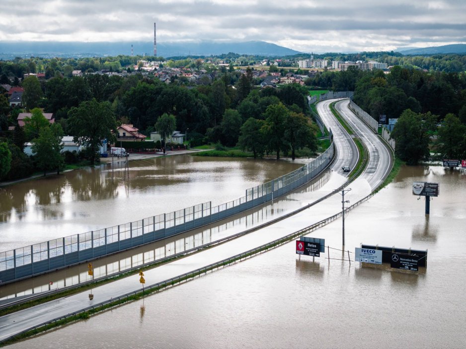 Napjatá a místy kritická situace panuje v jihozápadním Polsku zasaženém záplavami