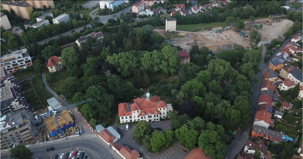 Areál má kromě památkové ochrany i další "omezení", například výškové výstavby vzhledem k blízkosti letiště.