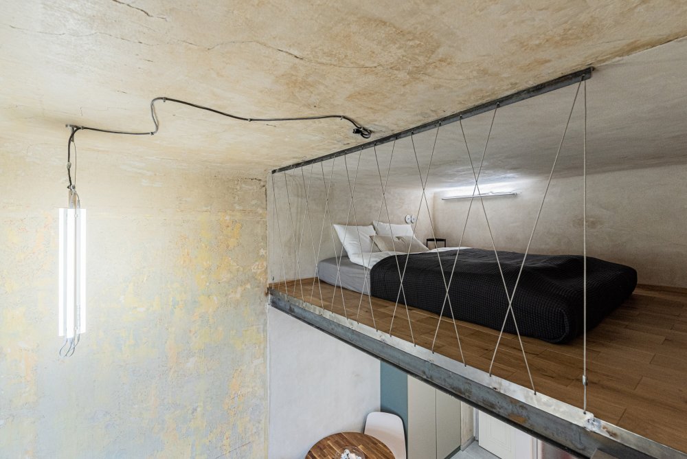 Z vršovického bytu se vyklubala dvojčata. Půdorys o velikosti 40 m2 architekti rozdělili na dva kutlochy