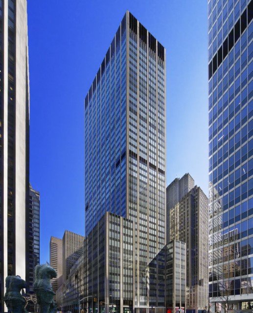 1290 Avenue of the Americas - 30% podíl v této budově Trump získal v transakci s hongkongskými investory. Podmínkou bylo, že podíl nelze prodat až do roku 2044. Tento majetek, o jehož mnohaleté blokaci přitom Trump mlčel a u kterého rovněž uváděl ocenění o 1,5 miliardy dolarů vyšší, nicméně Trump avizuje jako jedno z největších aktiv své společnosti.