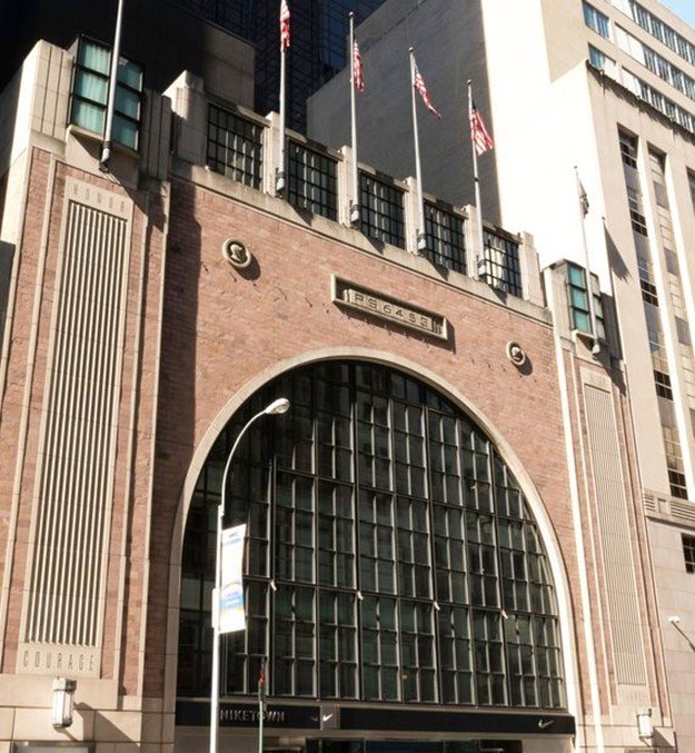 Niketown, 4–8 East 57th Street - Trump tu má nájemní smlouvu na pozemek, za který platí nájemné společnosti 57 Street Associates. Také u této nemovitosti ale byla podle žaloby hodnota Trumpova majetku vysoce nadhodnocena na 422 milionů dolarů a to navíc bez zmínky o růstu nájemného, které zde Trump platí. Navzdory jménu budovy – Niketown – ale společnost Nike už v domě od roku 2017 nesídlí.