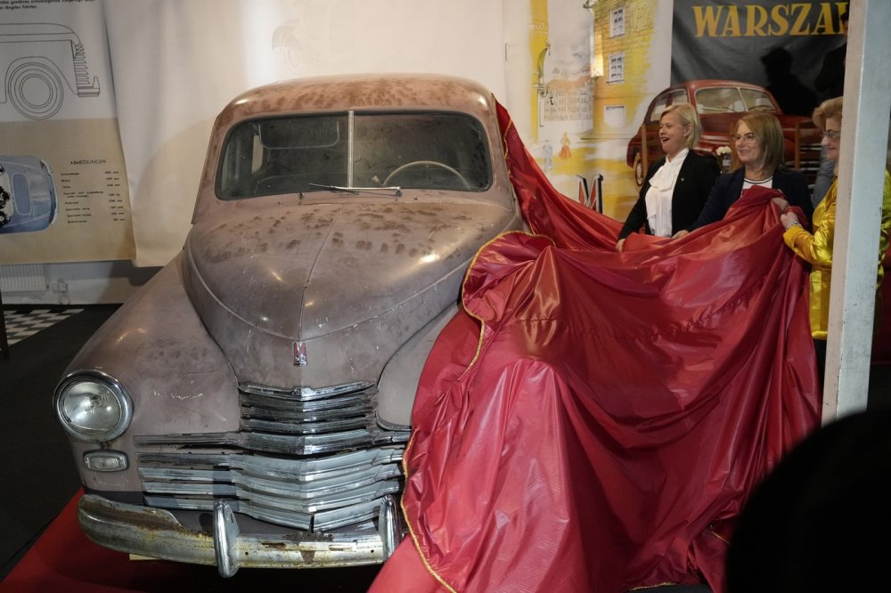 Historický vůz Warszawa M-20 se sériovým číslem 000001