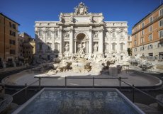 Fontana di Trevi je vypuštěná, místo ní je bazének