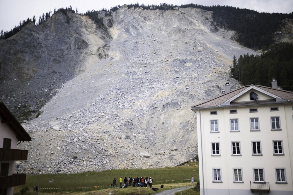 Švýcarská víska Brienz se kvůli hrozbě sesuvu horské stěny opět připravuje na evakuaci