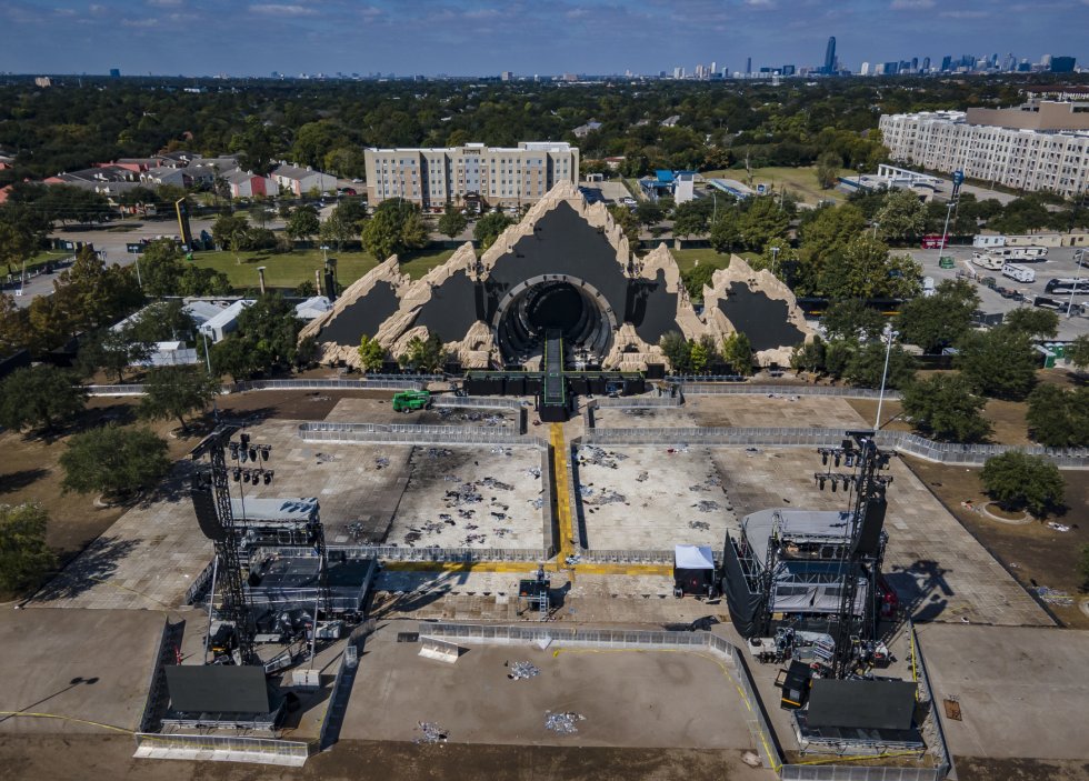 Areál NRG Parku v Houstonu, kde při koncertu rapera Travise Scotta na festivalu Astroworld 5. listopadu 2021 v tlačenici zahynulo deset lidí a dvě stovky byly zraněny.