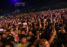 Dav sleduje vystoupení rapera Travise Scotta na festivalu Astroworld v americkém Houstonu 5. listopadu 2021, během kterého v tlačenici před pódiem zahynulo deset lidí a přes dvě stě bylo zraněno.