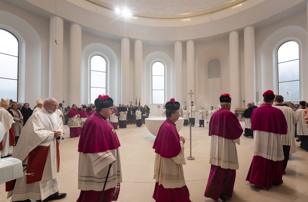 Berlínské arcibiskupství se do rekonstrukce katedrály sv. Hedviky pustilo s nevídanou odvahou. Vlastně to není žádná rekonstrukce, ale kompletní přestavba. Zejména interiér se změnil k nepoznání