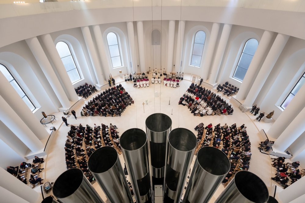 Berlínské arcibiskupství se do rekonstrukce katedrály sv. Hedviky pustilo s nevídanou odvahou. Vlastně to není žádná rekonstrukce, ale kompletní přestavba. Zejména interiér se změnil k nepoznání