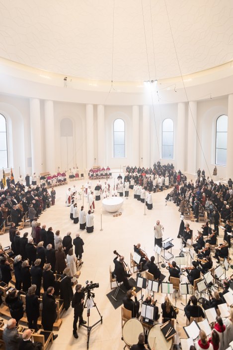 Berlínské arcibiskupství se do rekonstrukce katedrály sv. Hedviky pustilo s nevídanou odvahou. Vlastně to není žádná rekonstrukce, ale kompletní přestavba. Zejména interiér se změnil k nepoznání