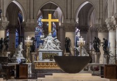 Oltář a srdce katedrály Notre-Dame