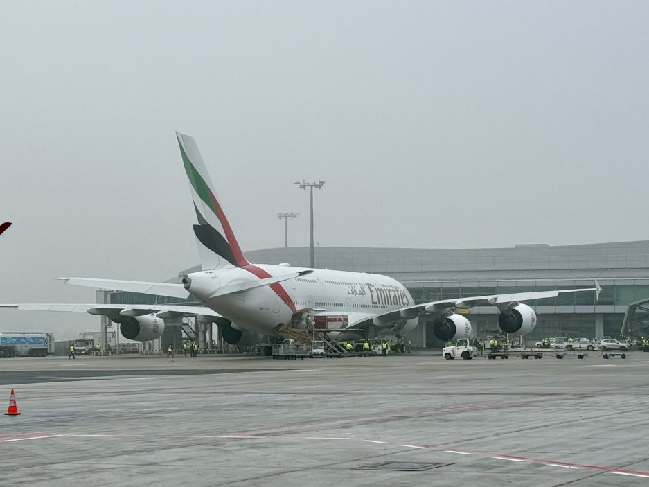 Návrat A380 do Prahy provázela mlha