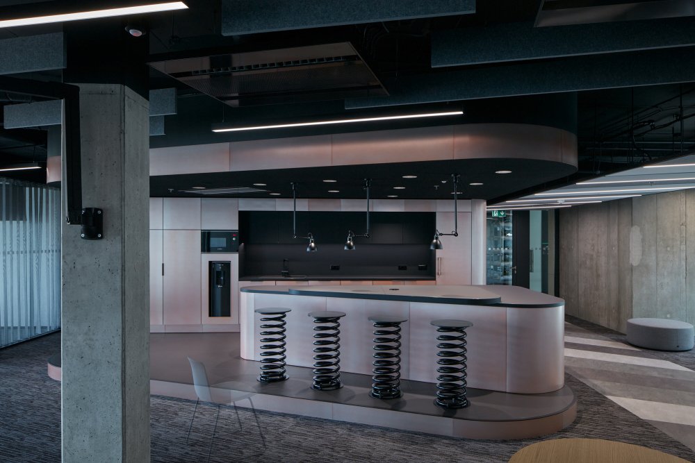 Kanceláře technologické firmy Livesport navrhlo architektonické studio Reaktor.
