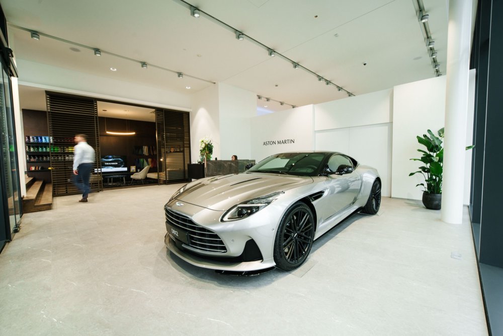 Showroom zaujme i čistým designem